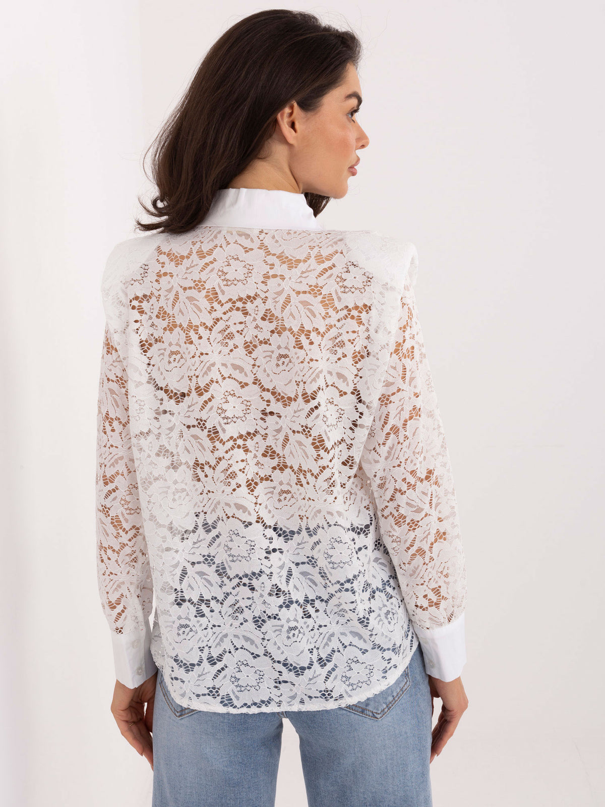 Blusa de Encaje Floral con Hombreras y Broche