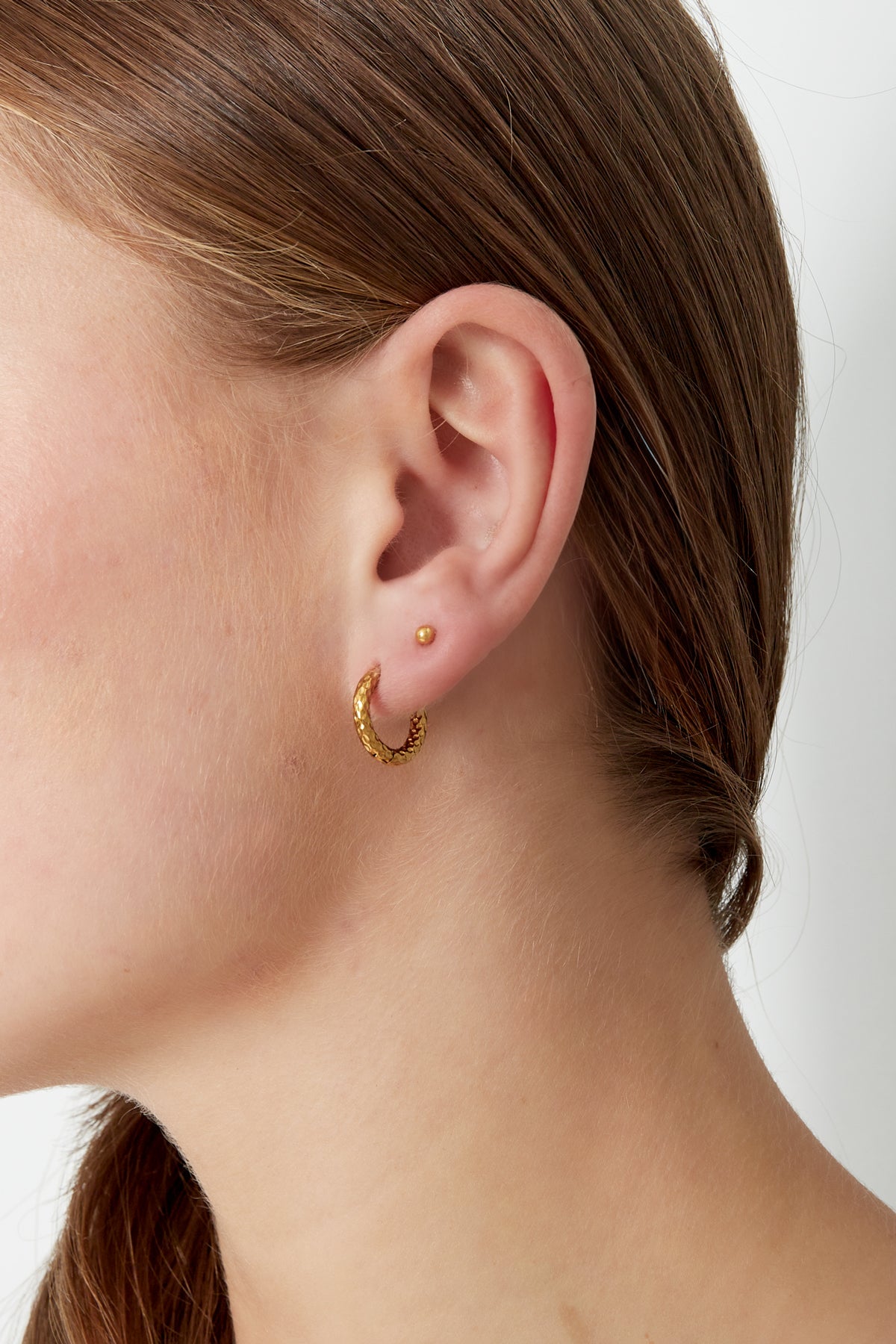 pendientes con detalles grabados