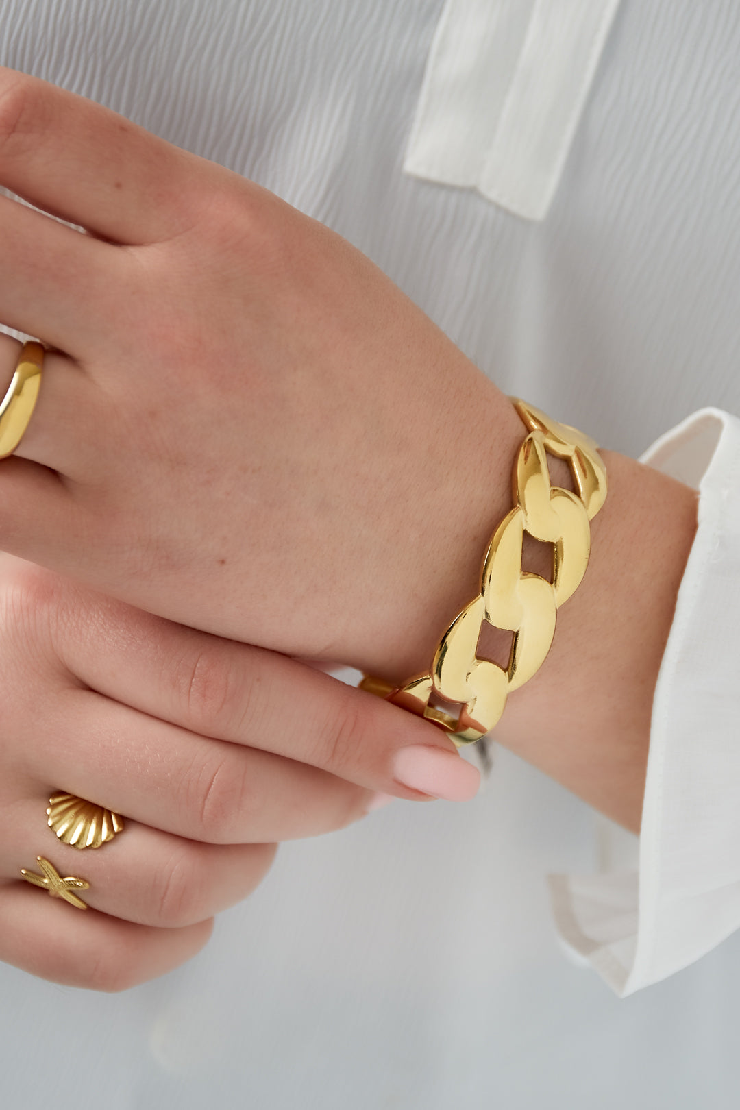 Brazalete de eslabones atrevidos