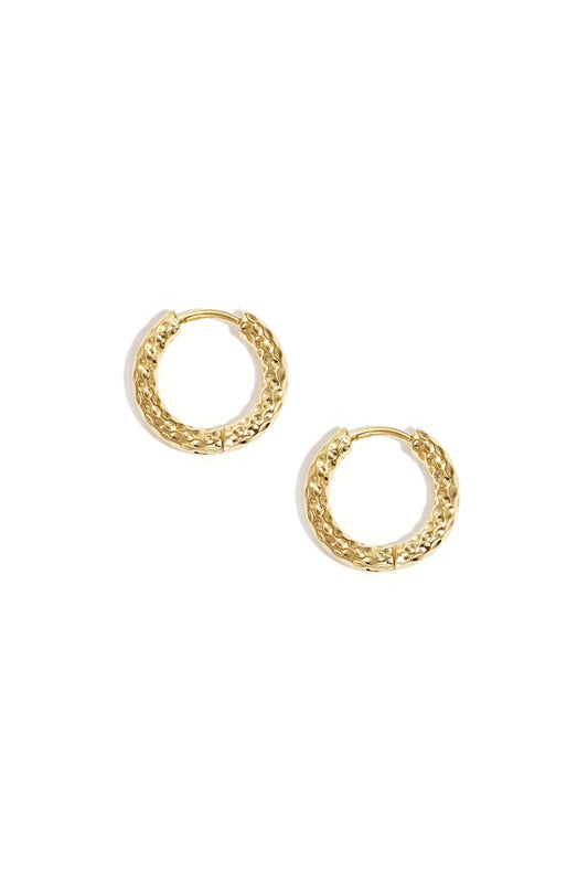 pendientes con detalles grabados