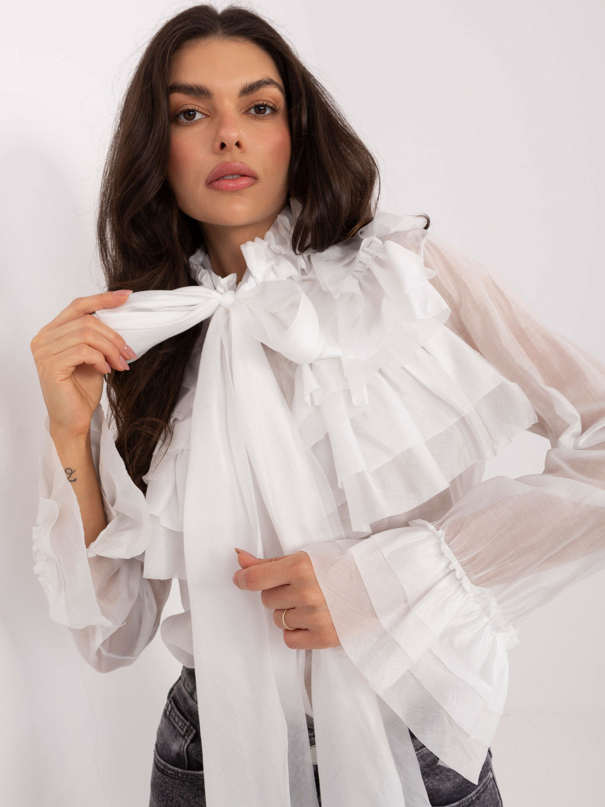 Blusa Elegante con Lazada y Volantes