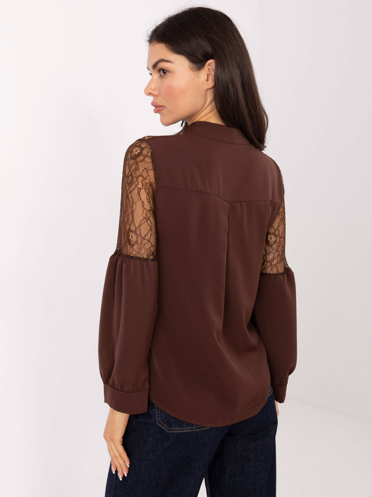 Camisa Elegante con Encaje Floral y Botones