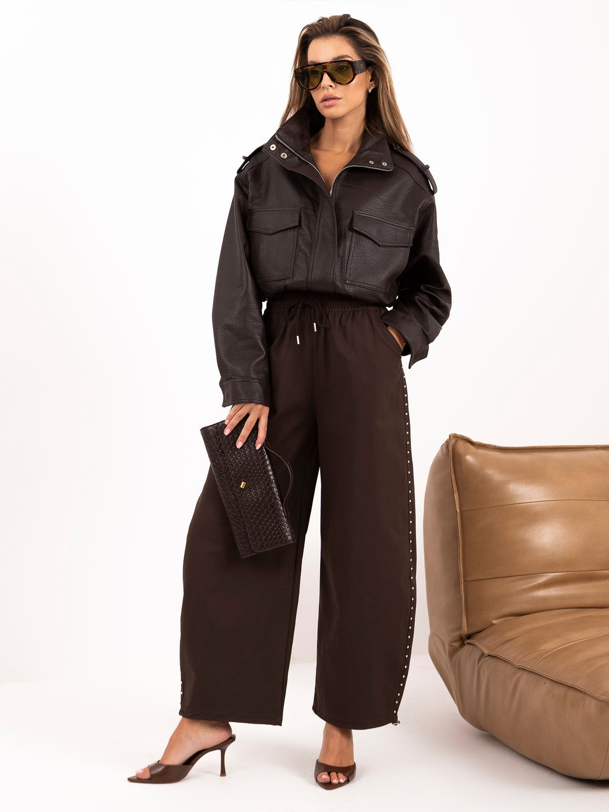 Pantalón Ancho Marrón Chocolate con Detalles Laterales
