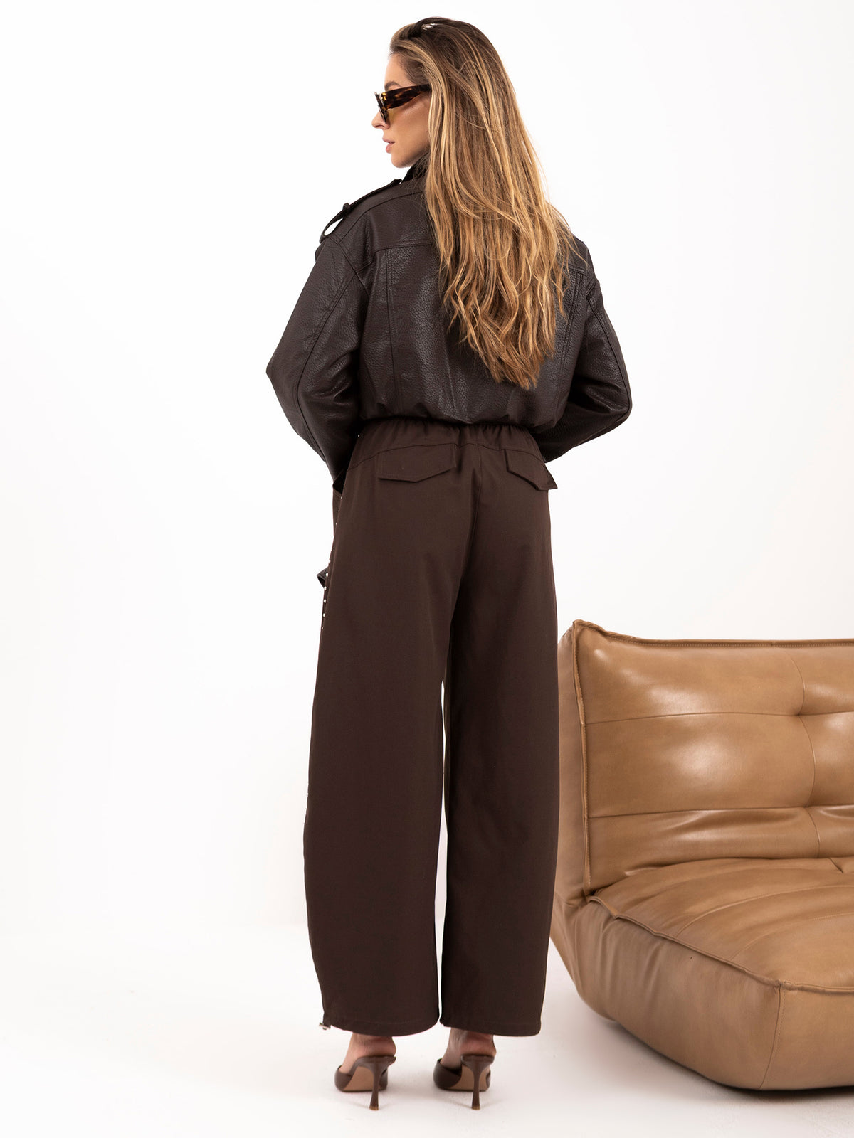 Pantalón Ancho Marrón Chocolate con Detalles Laterales
