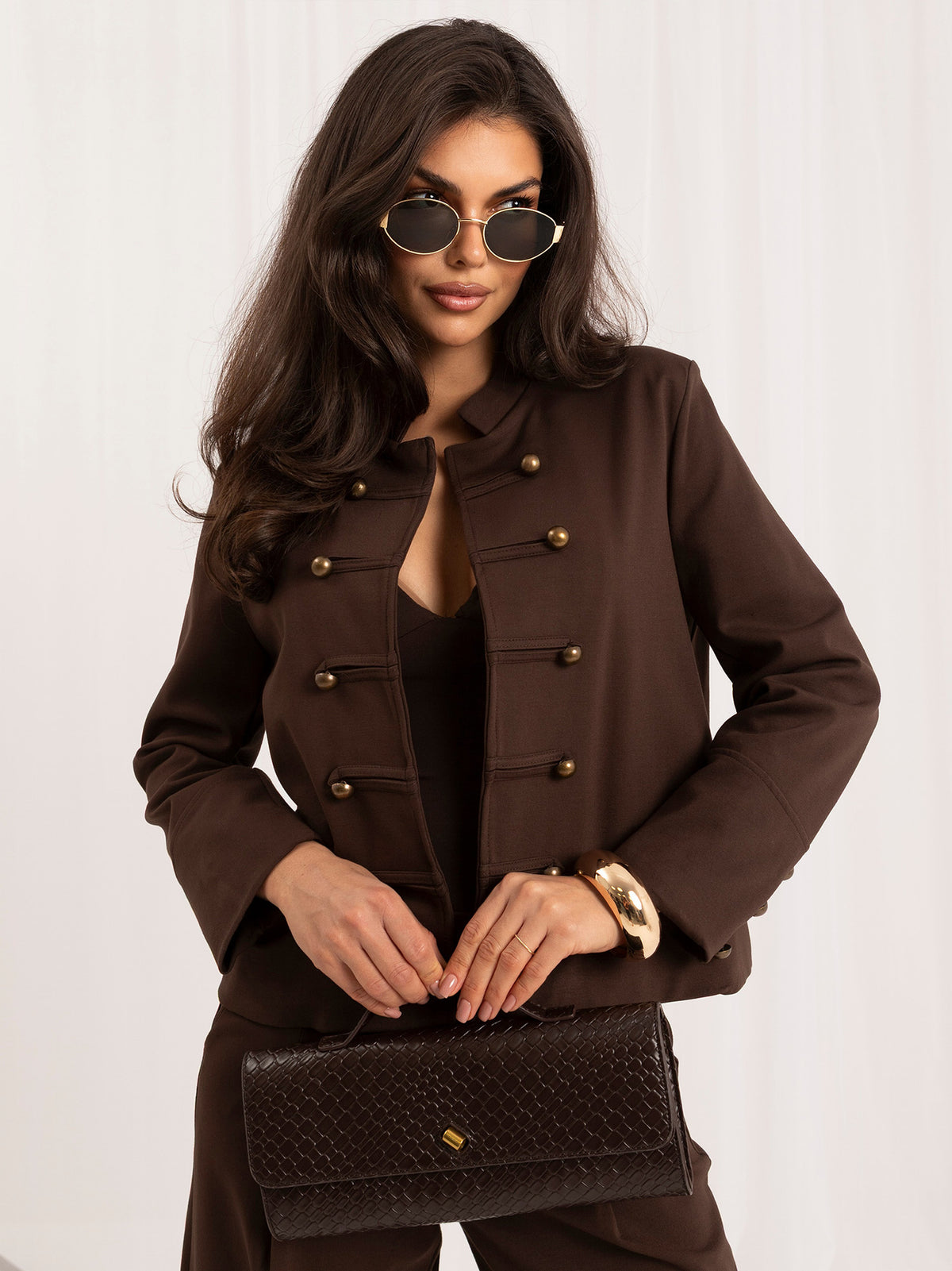 Conjunto Elegante de Chaqueta y Pantalón con Botones Dorados