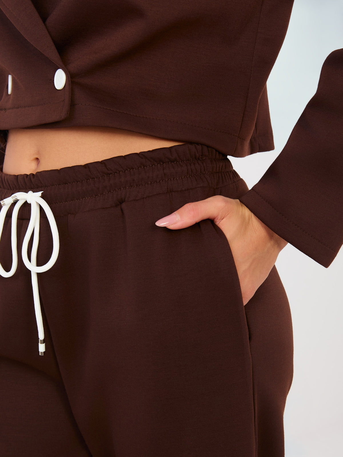 Conjunto de Blazer Corta y Pantalón Marrón