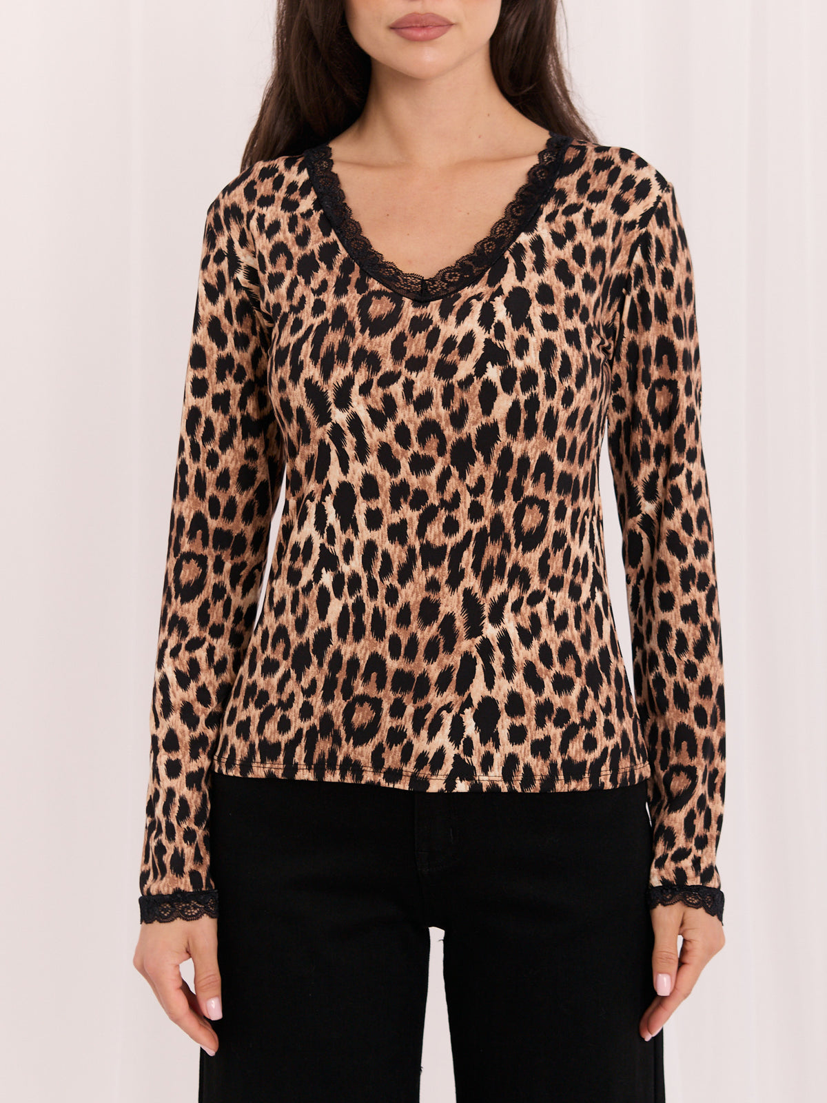 Blusa Animal Print con Encaje y Escote en V