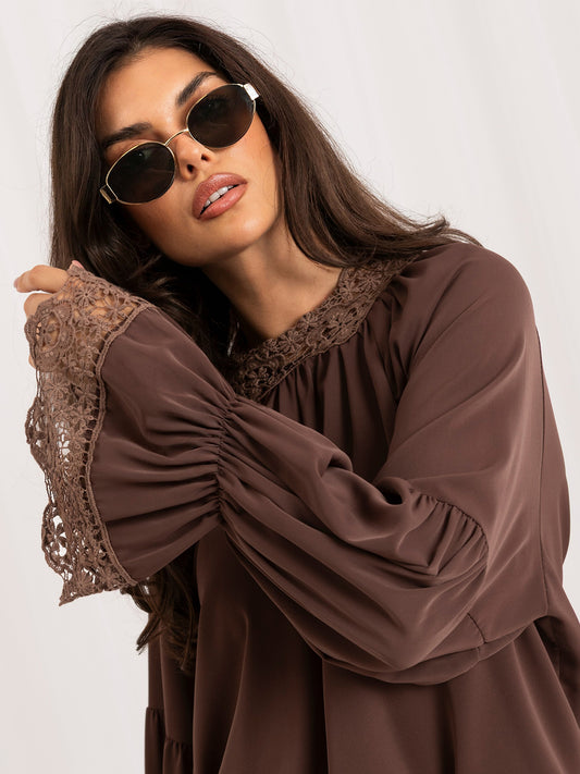 Blusa Elegante con Encaje y Lazada en la Espalda