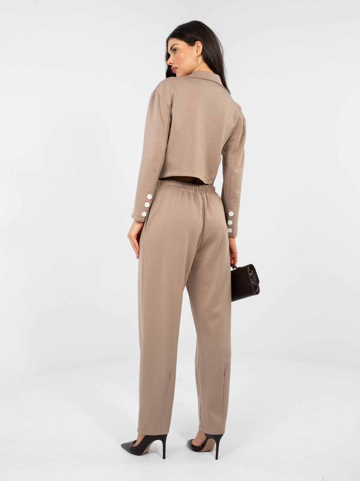 Conjunto de Blazer Corta y Pantalón Beige