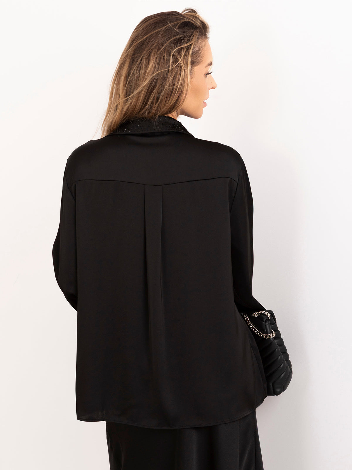 Camisa Satinada con Cuello Joya
