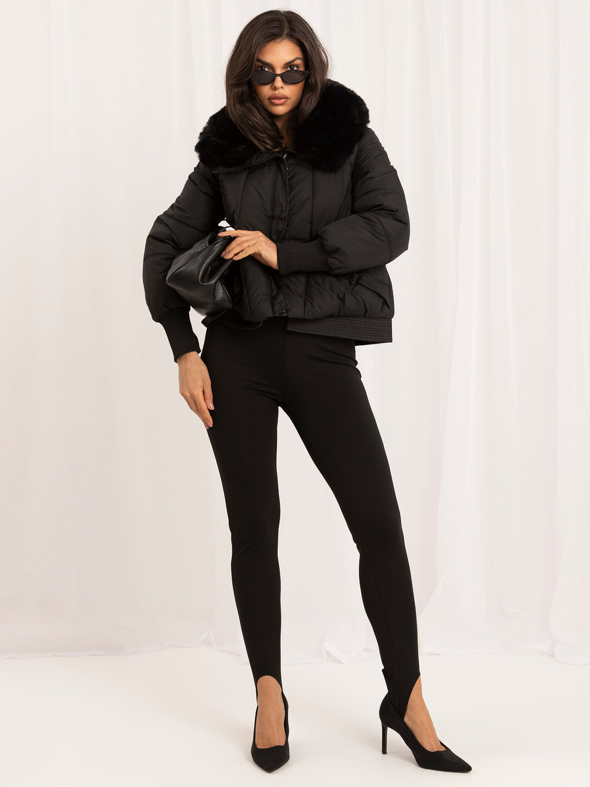 Chaqueta Acolchada Corta con Cuello de Pelo Sintético