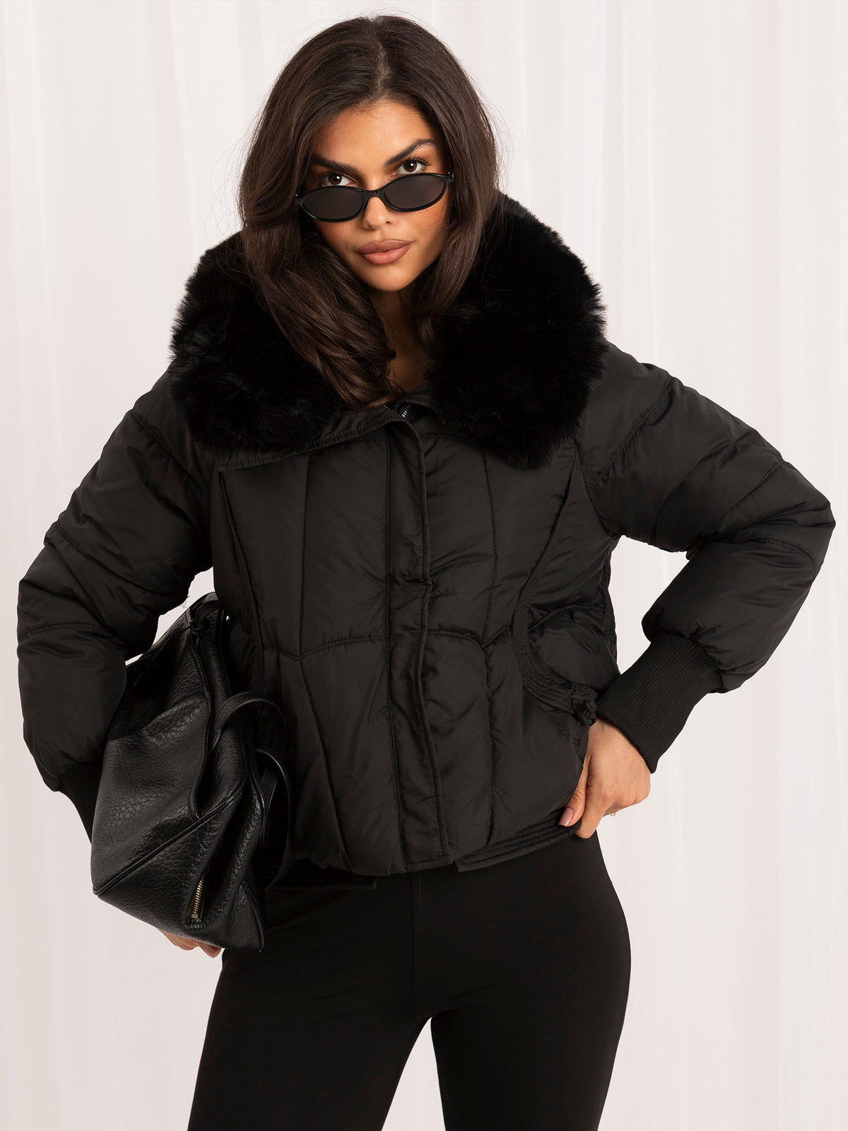 Chaqueta Acolchada Corta con Cuello de Pelo Sintético