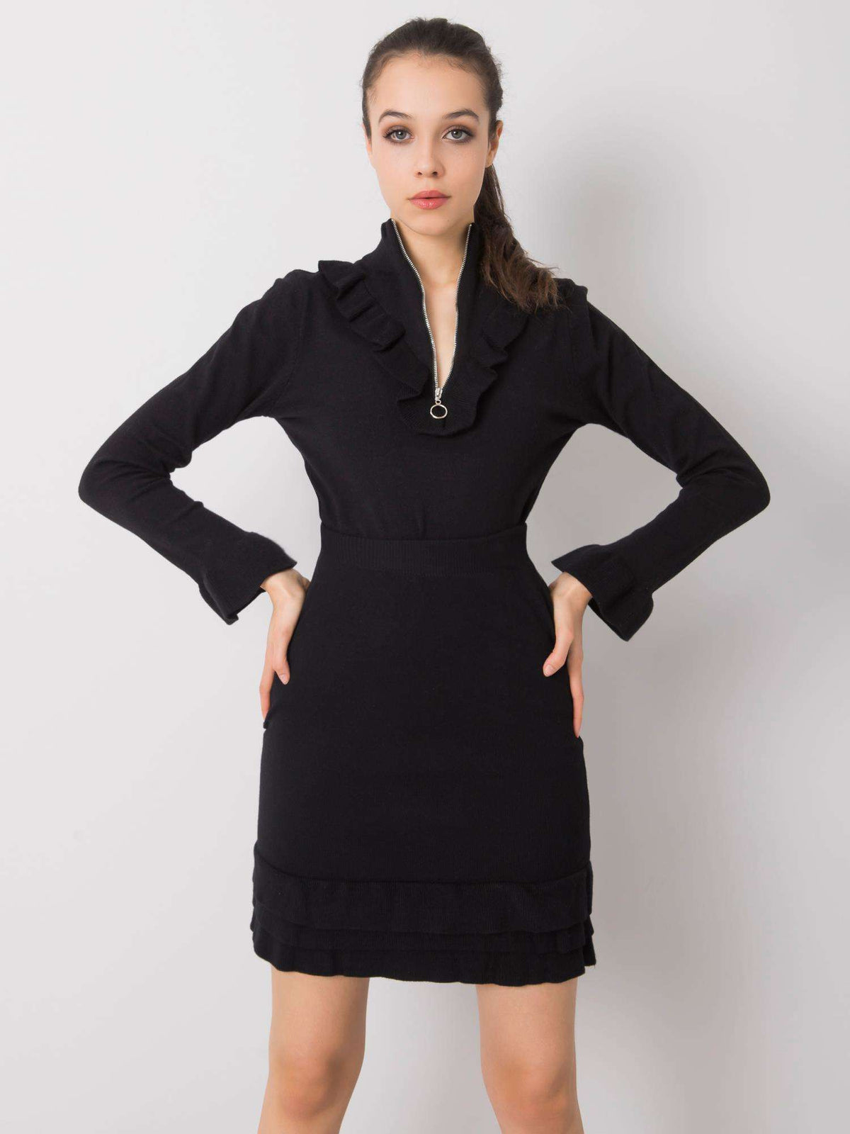 Conjunto de Punto con Blusa y Falda Negra