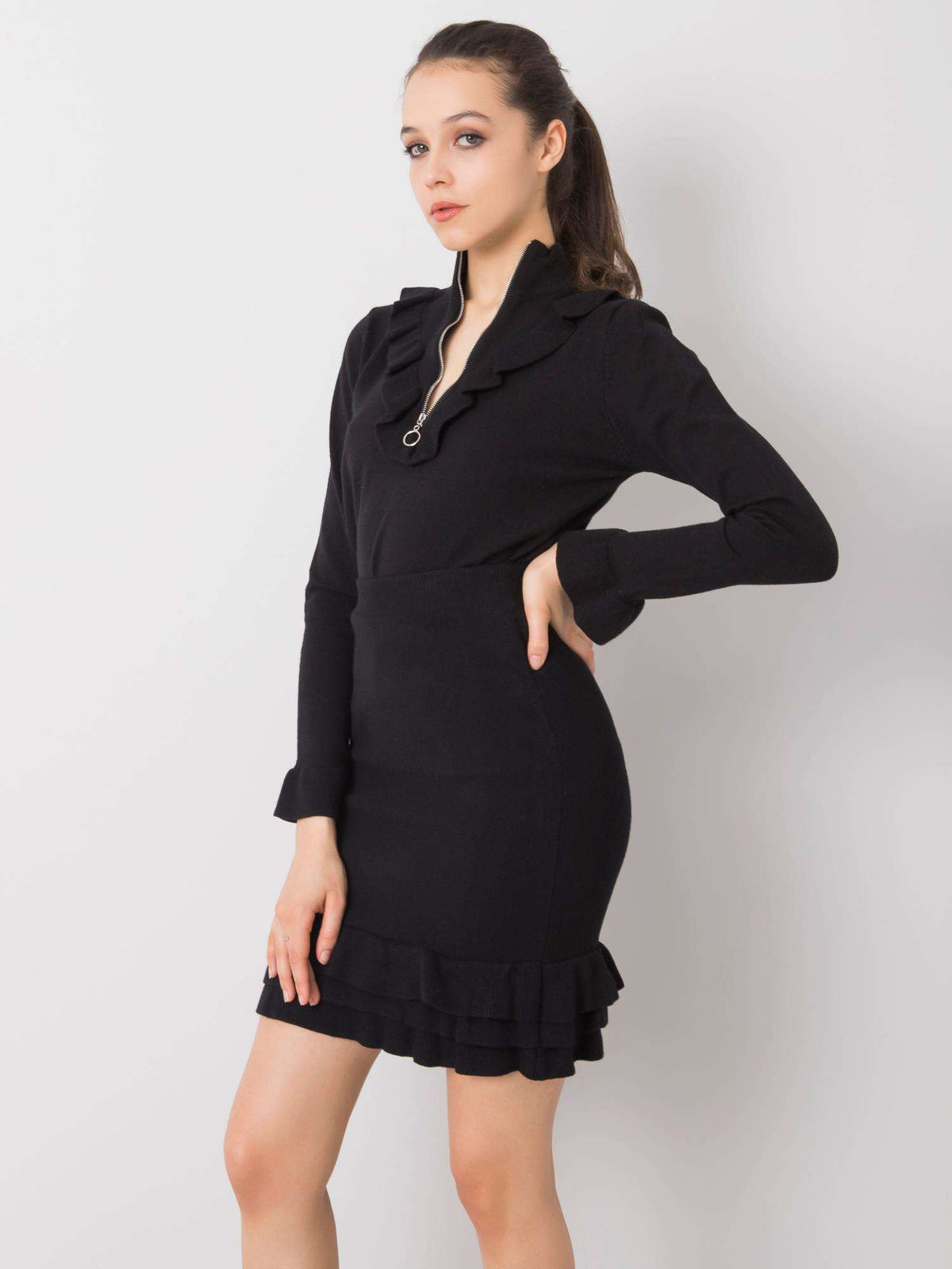 Conjunto de Punto con Blusa y Falda Negra