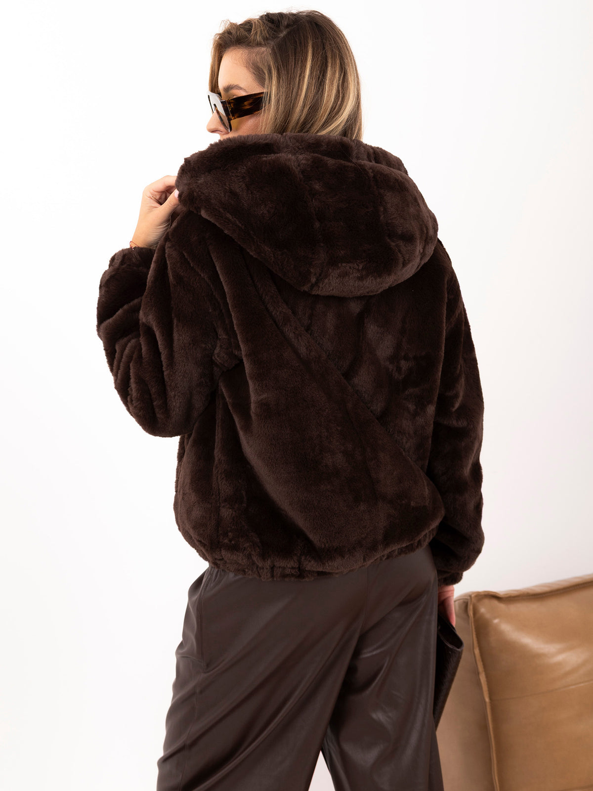 Chaqueta Corta de Pelo Sintético con Capucha