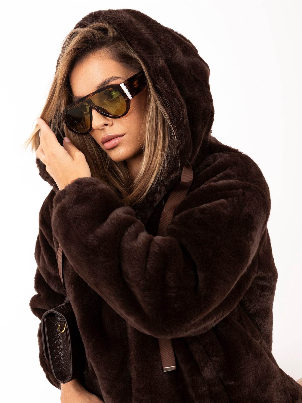 Chaqueta Corta de Pelo Sintético con Capucha
