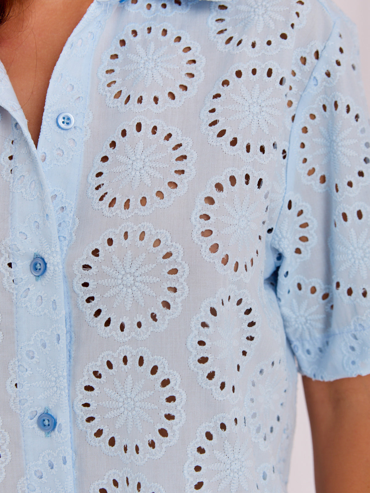 Camisa de Algodón con Bordado Calado