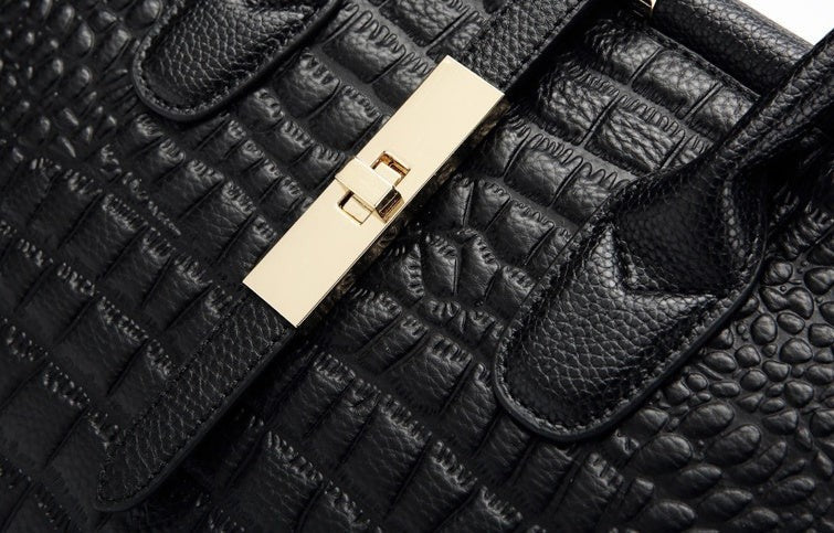 Bolso de mano negro vestismuse con textura efecto cocodrilo y cierre metálico dorado de alta calidad
