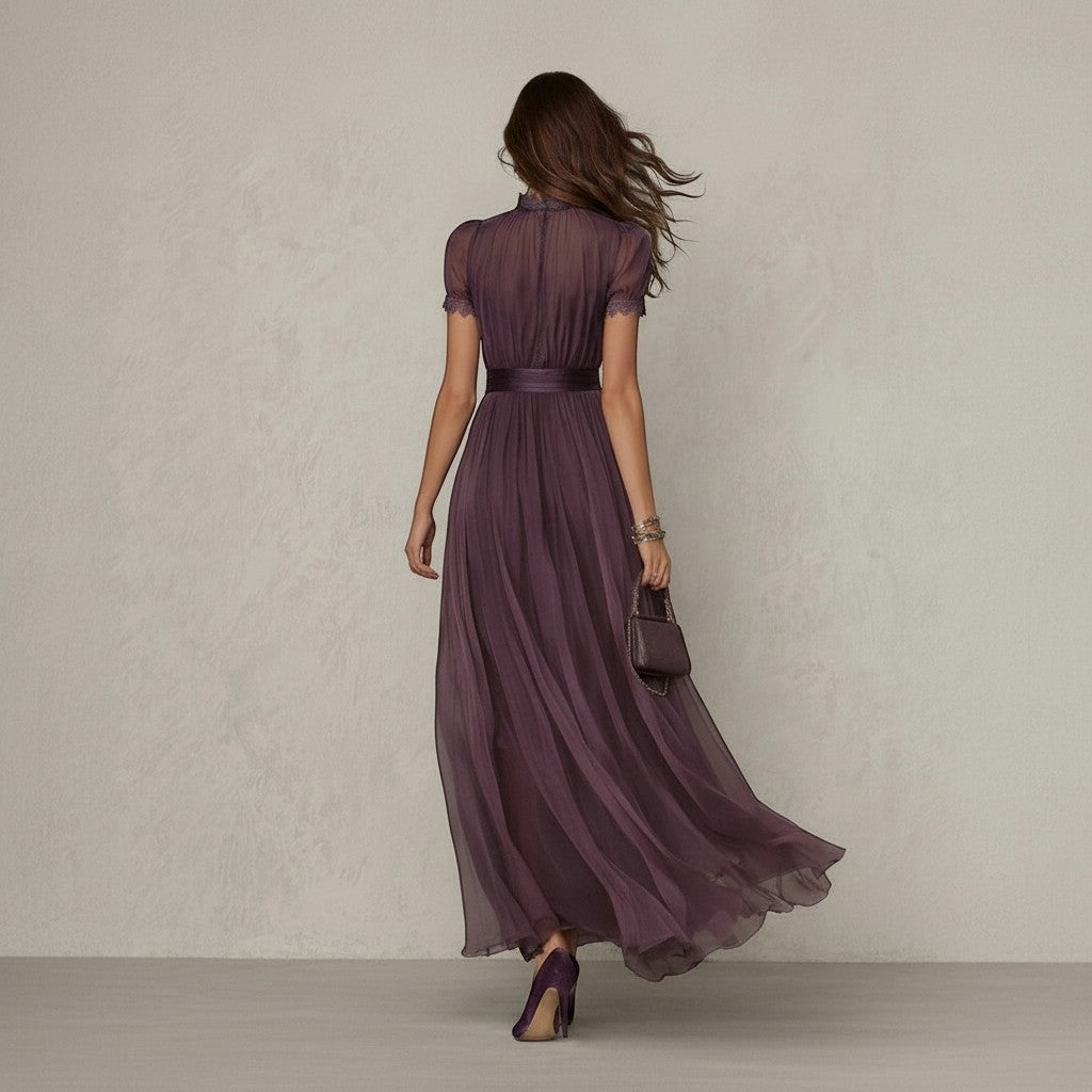 Vestido largo morado vestismuse con cuello alto, mangas abullonadas y detalles de encaje para eventos formales